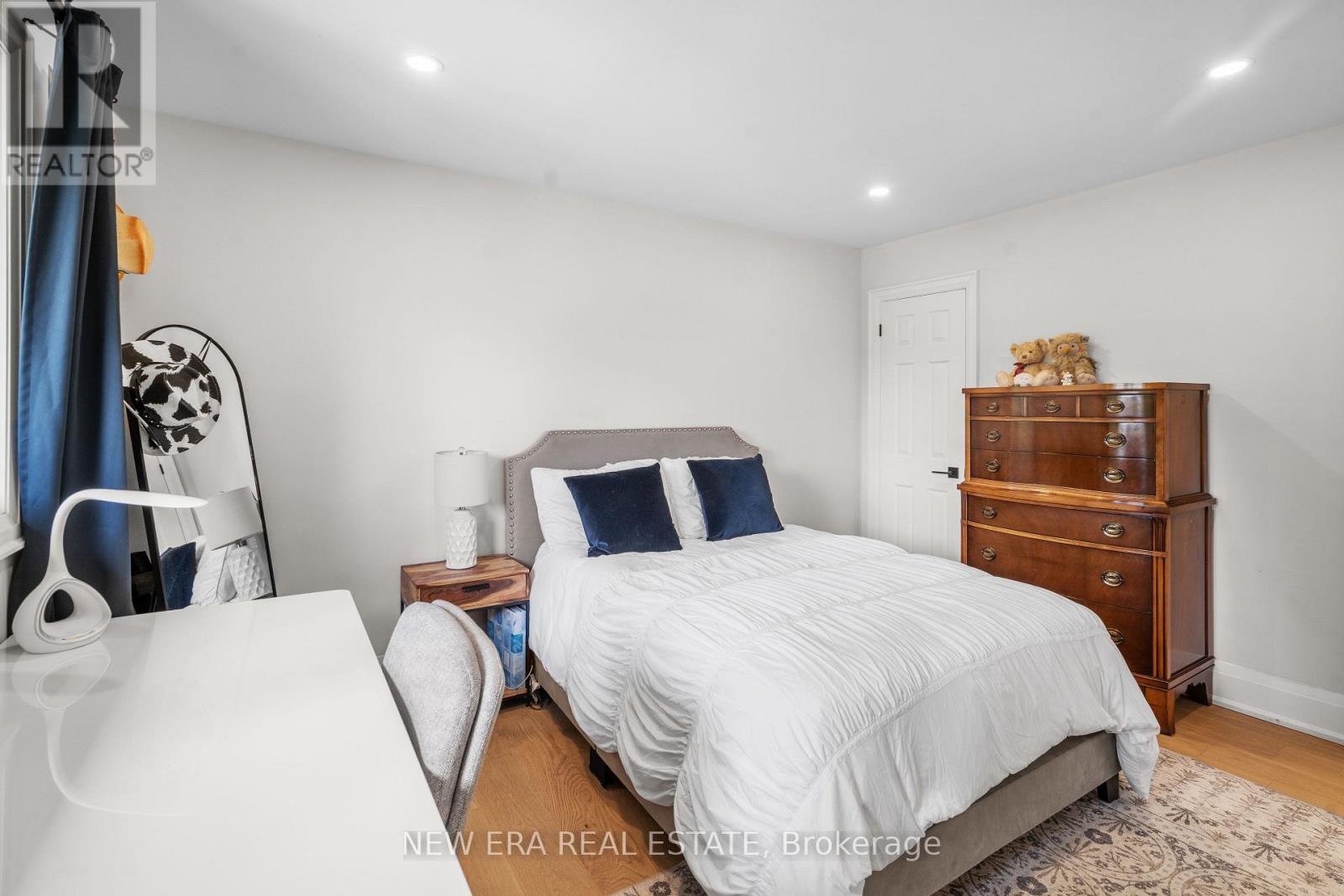 261 PINETREE WAY - Image 30