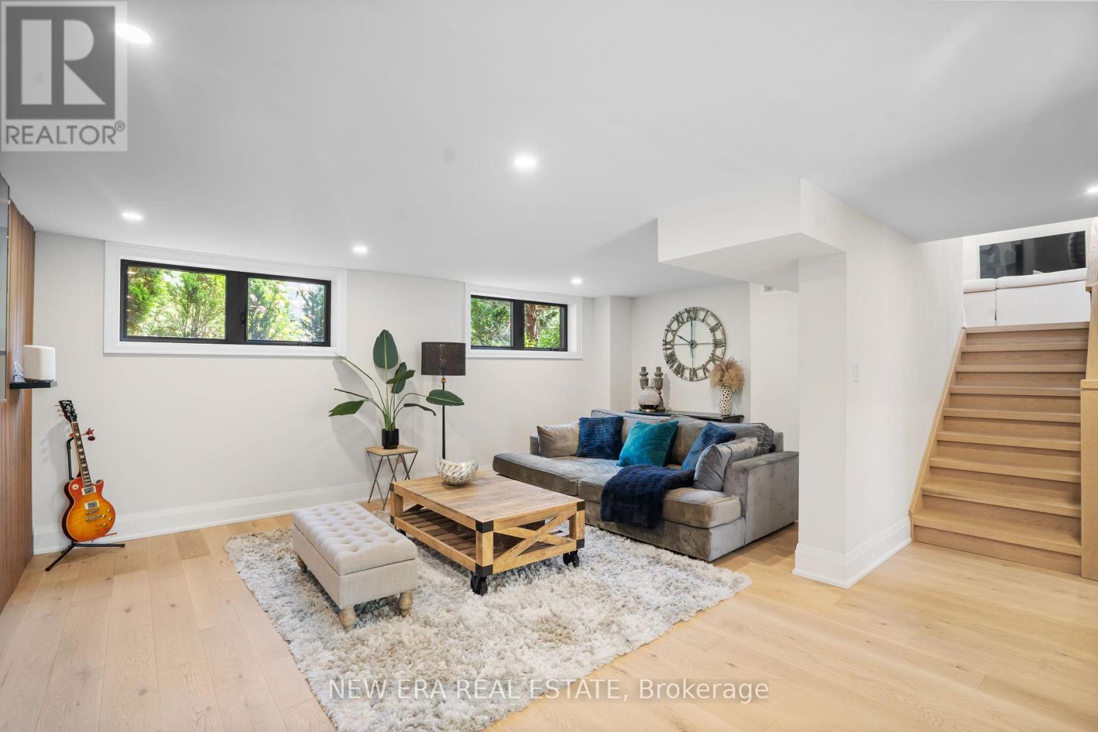 261 PINETREE WAY - Image 34