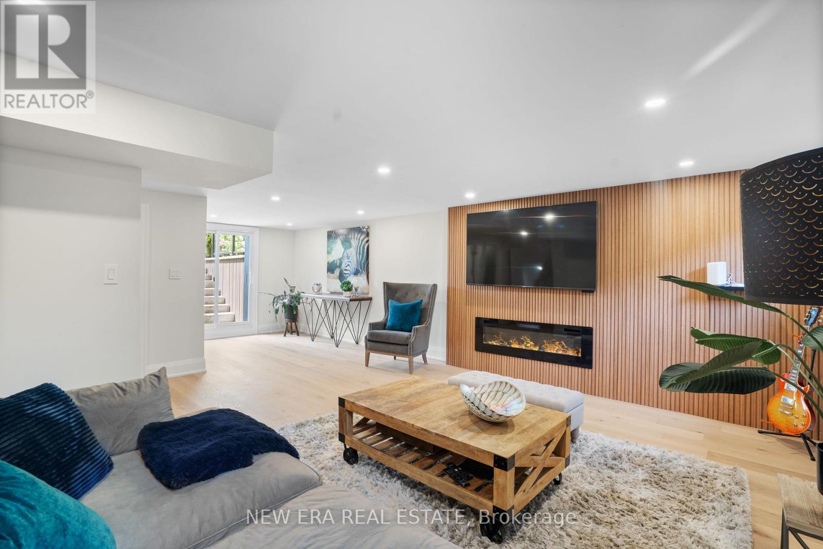 261 PINETREE WAY - Image 35