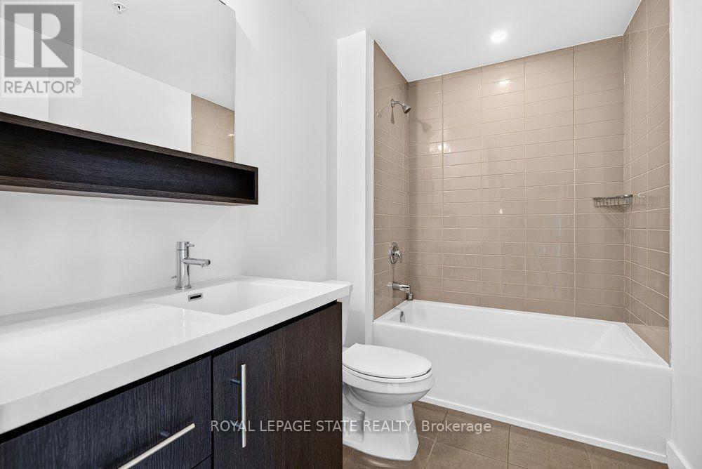 #306 10 ESPLANADE LANE - 19