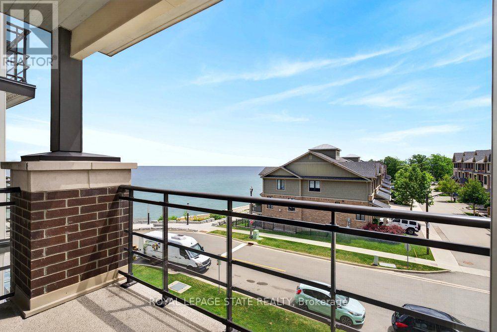 #306 10 ESPLANADE LANE - 23