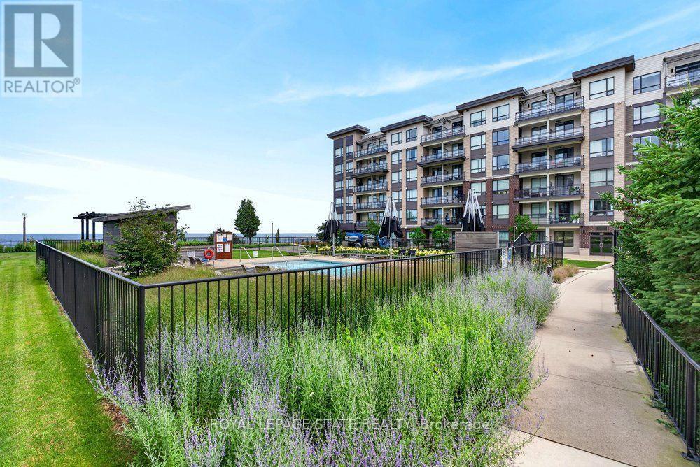#306 10 ESPLANADE LANE - 30