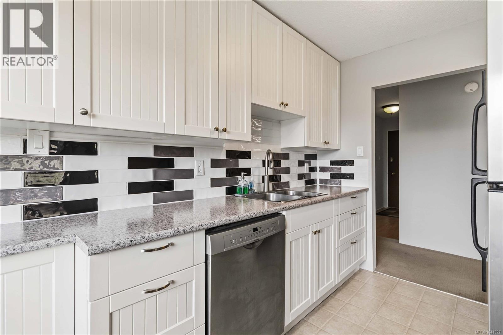 #401 1571 Mortimer St - 12