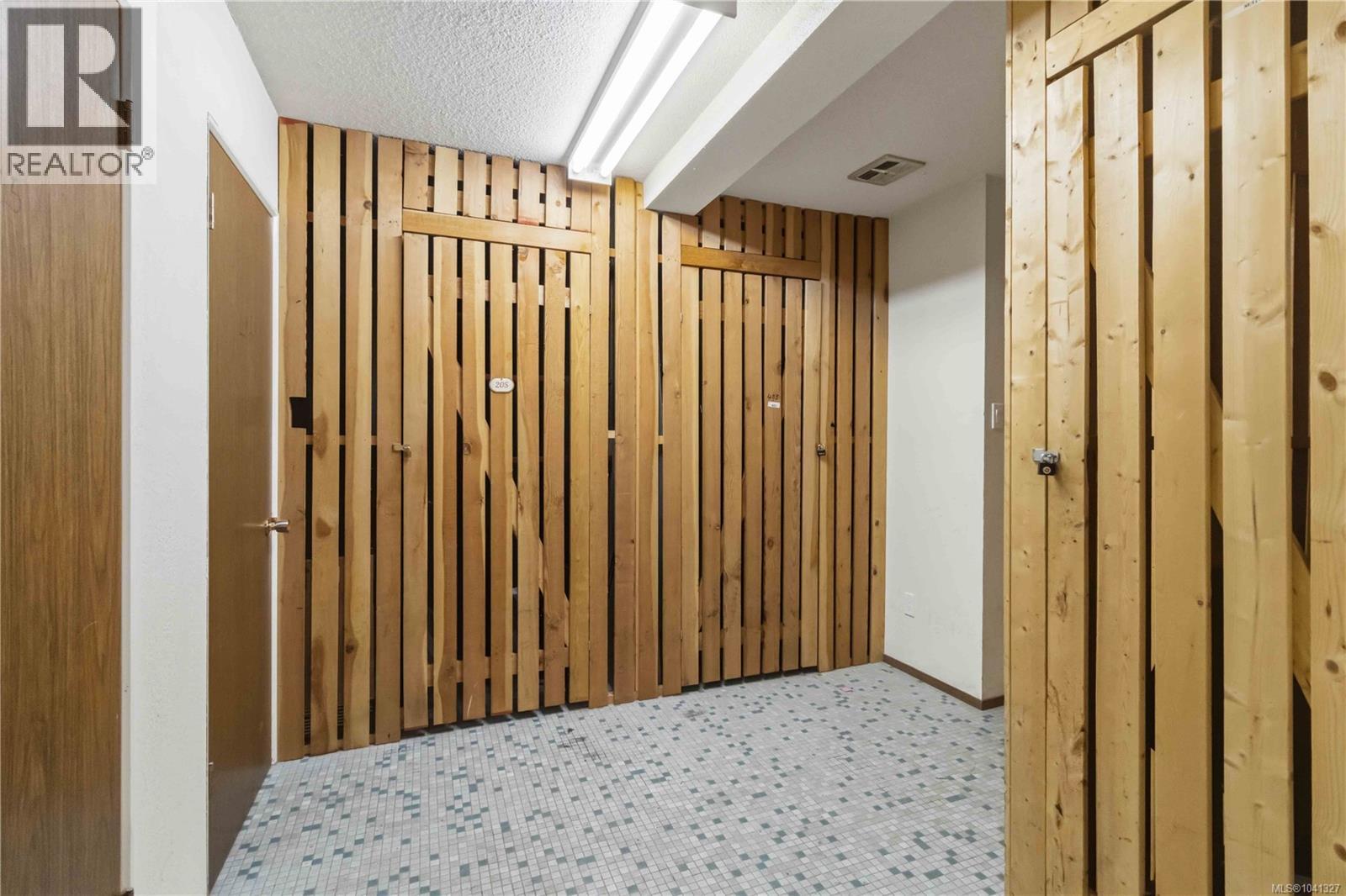 #401 1571 Mortimer St - 30