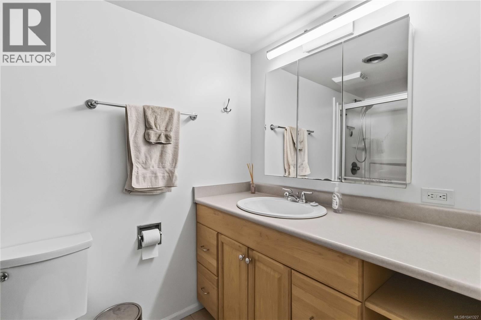 #401 1571 Mortimer St - 16