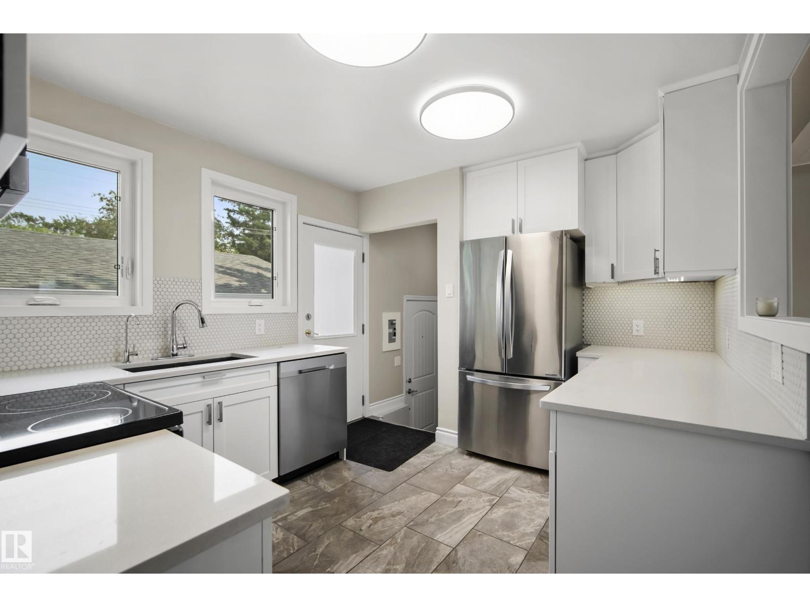 8419 77 ST NW - 10