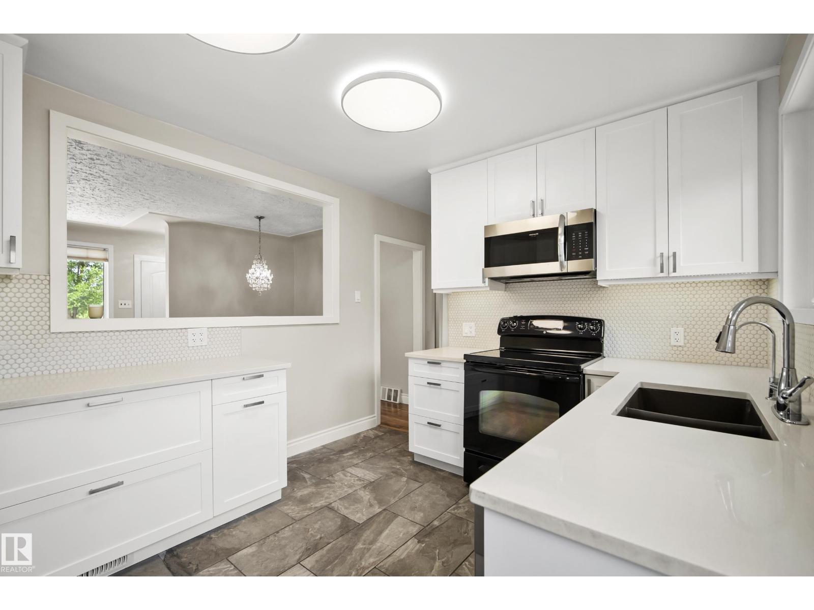 8419 77 ST NW - 11