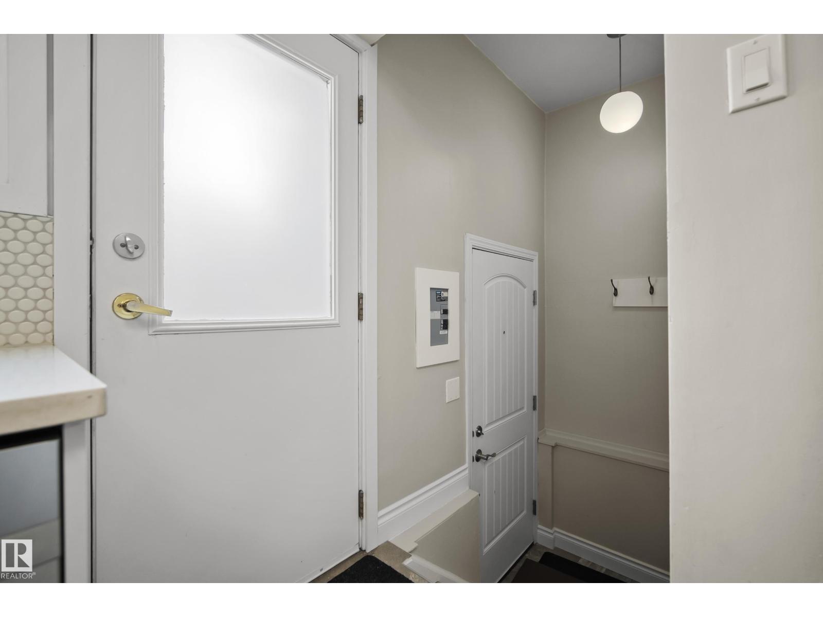 8419 77 ST NW - 13