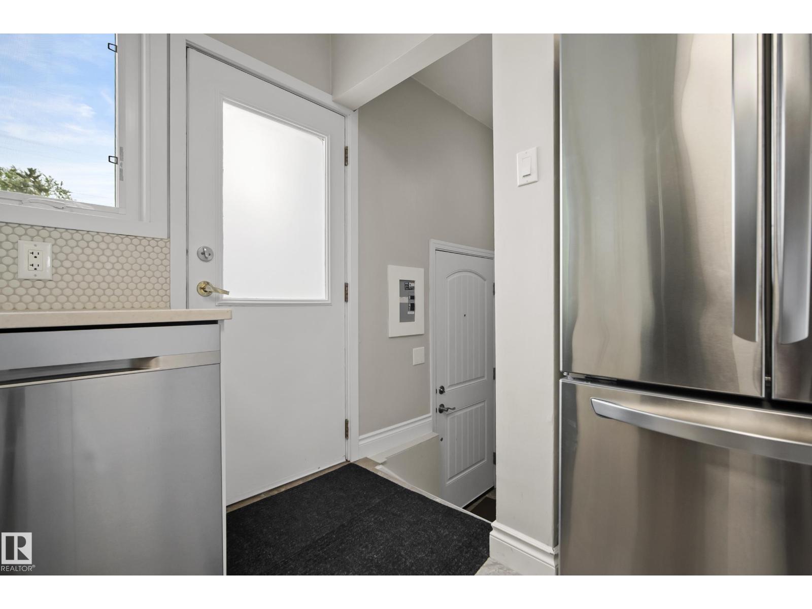 8419 77 ST NW - 14
