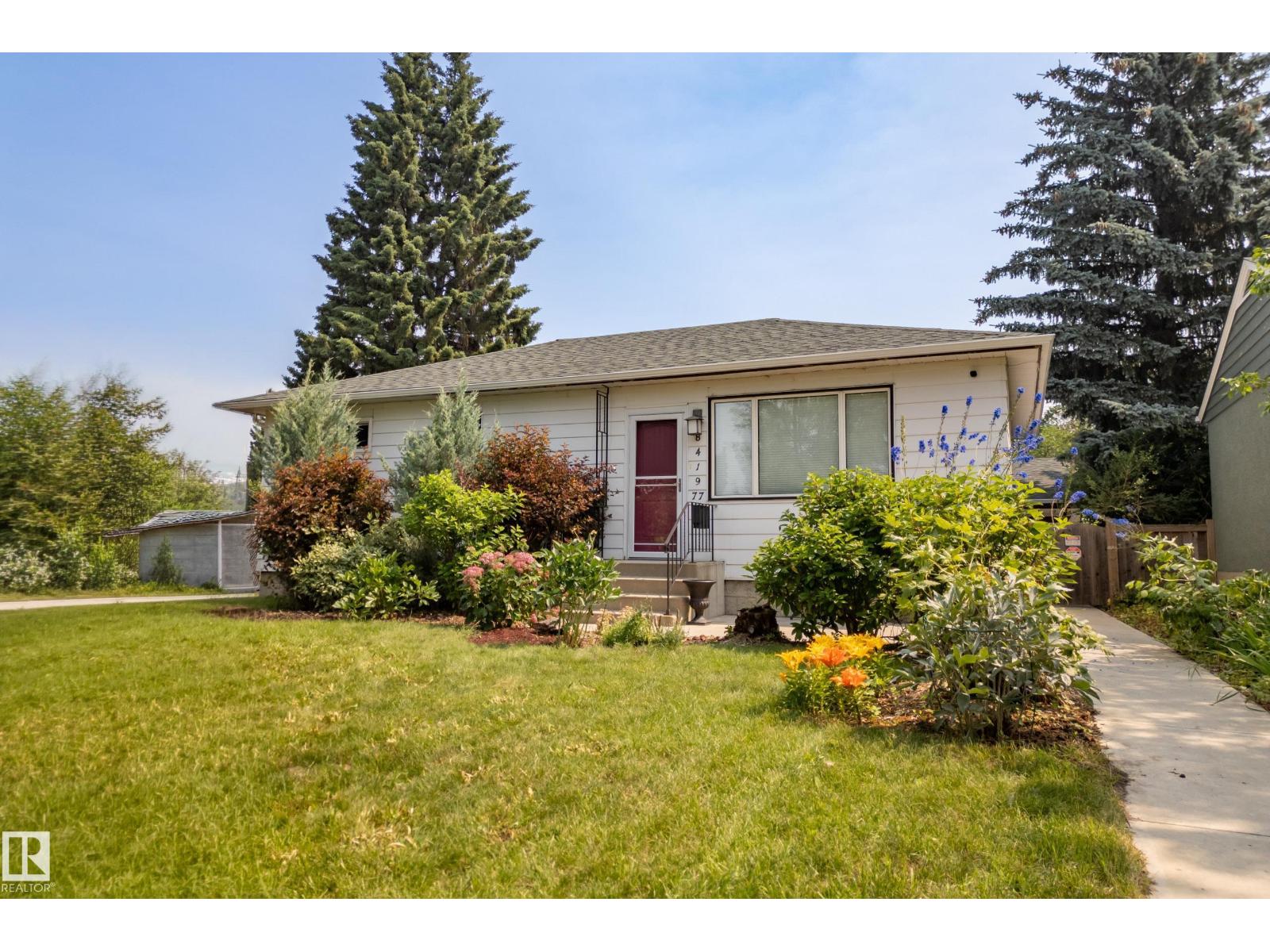 8419 77 ST NW - 2