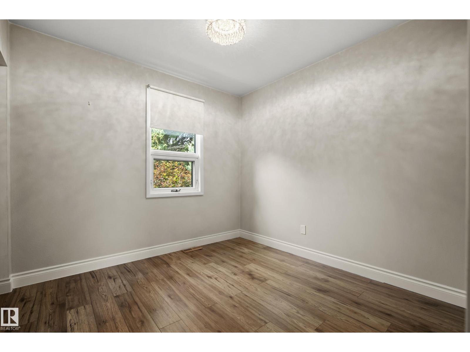 8419 77 ST NW - 21
