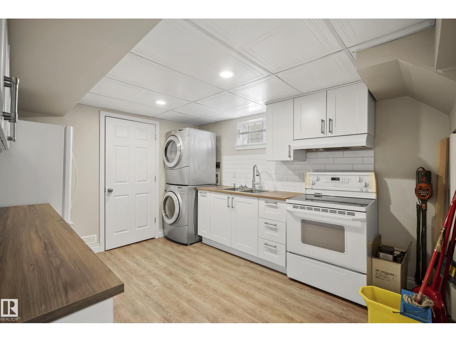 8419 77 ST NW - 23