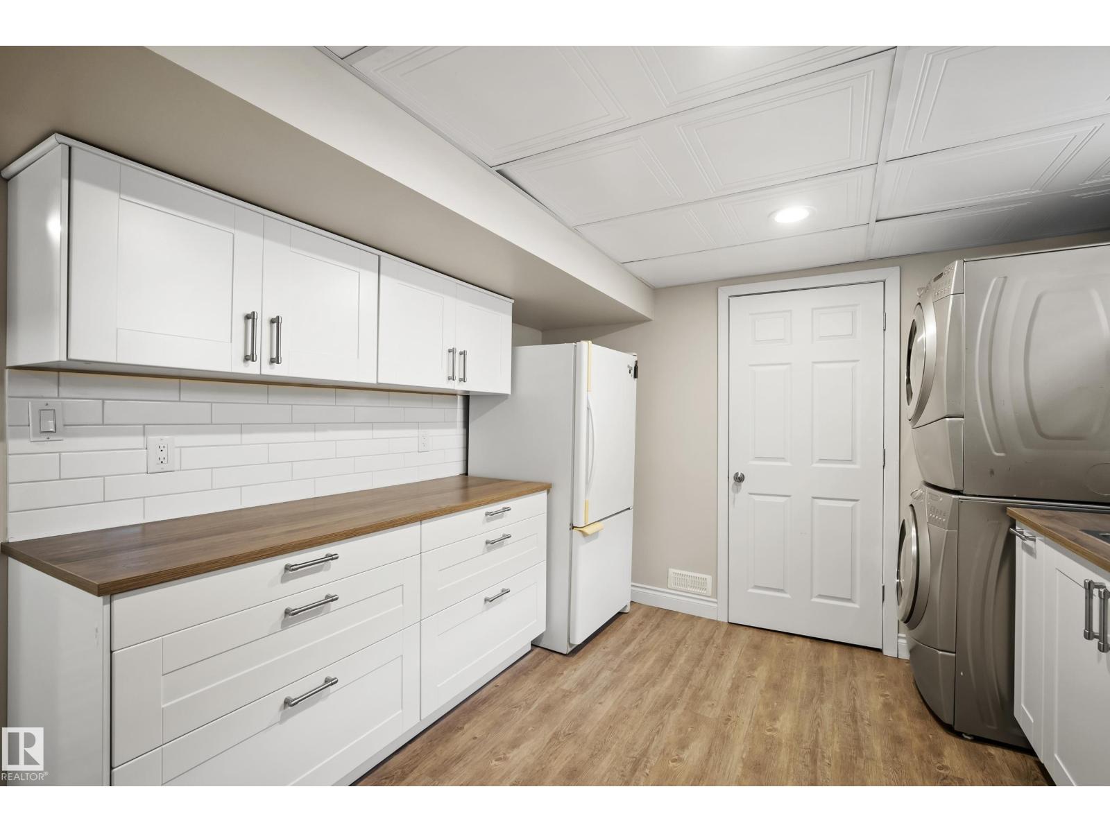 8419 77 ST NW - 24