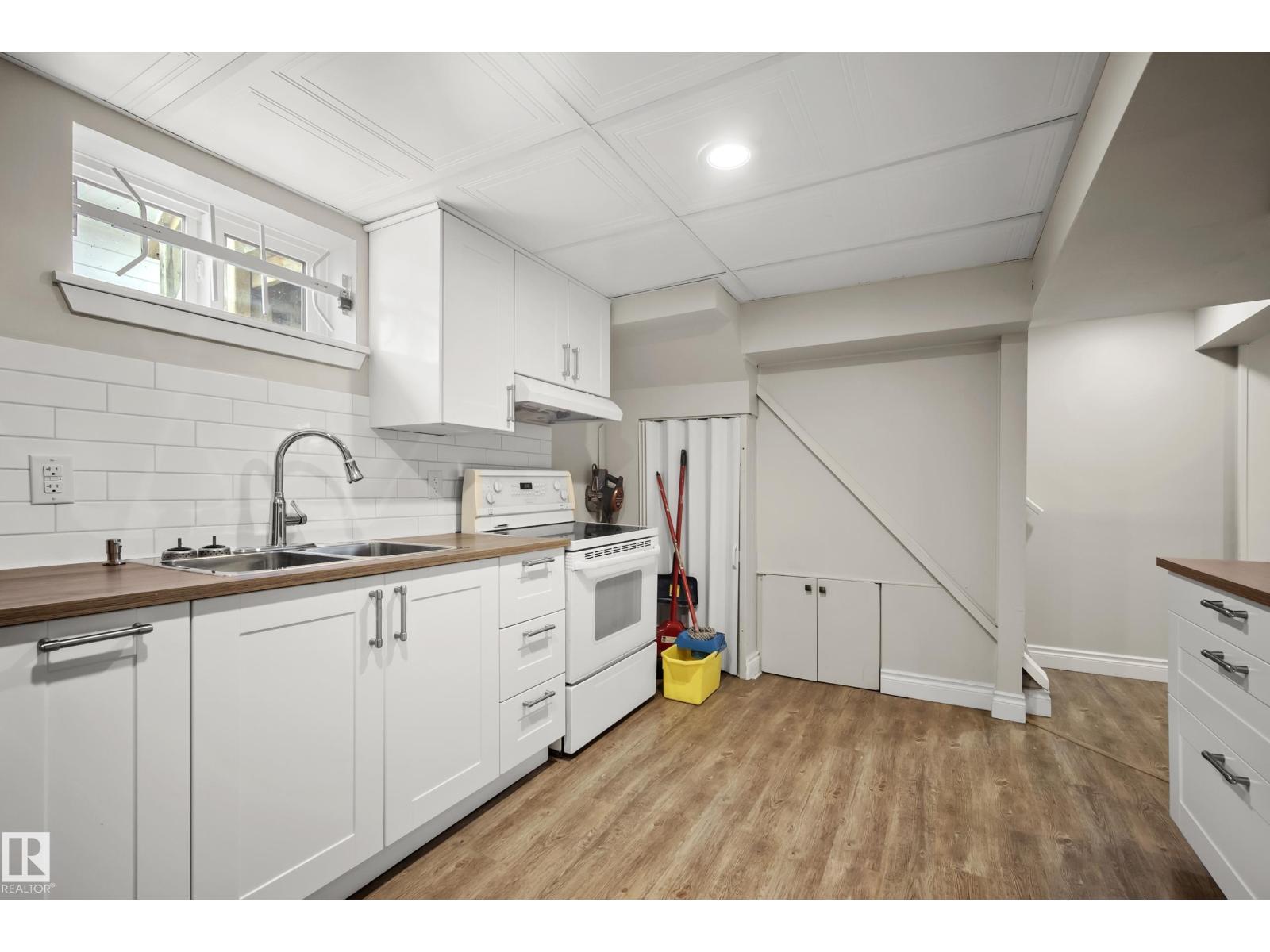 8419 77 ST NW - 25