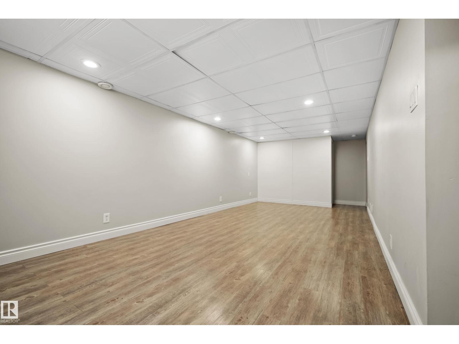8419 77 ST NW - 26