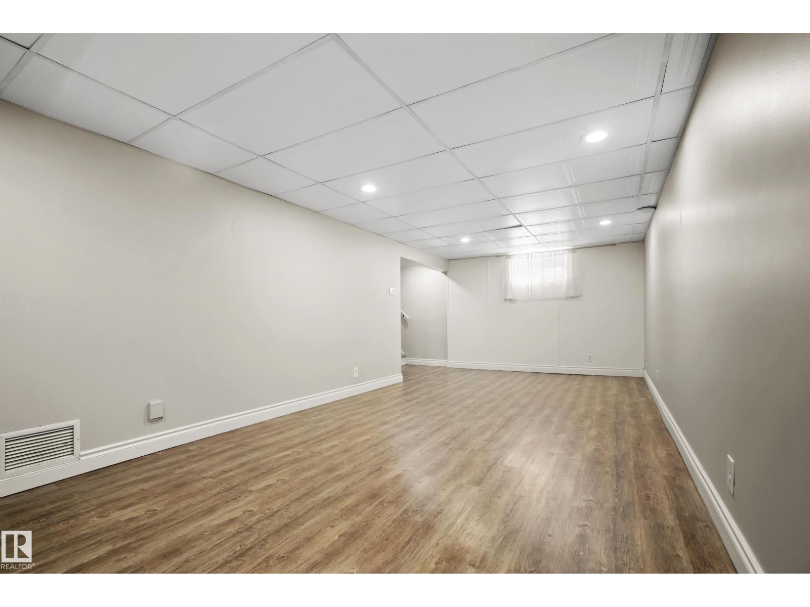 8419 77 ST NW - 27
