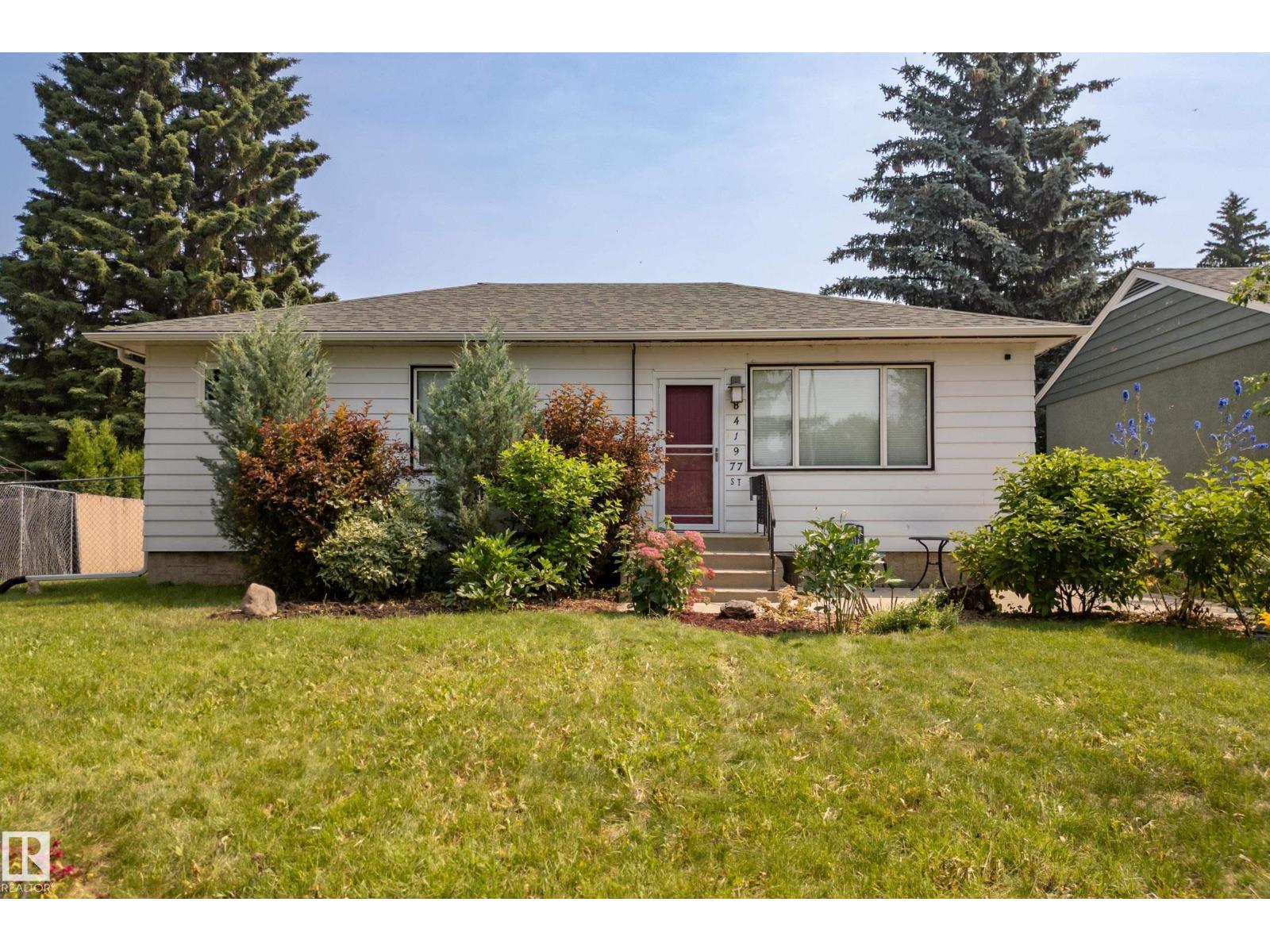 8419 77 ST NW - 3