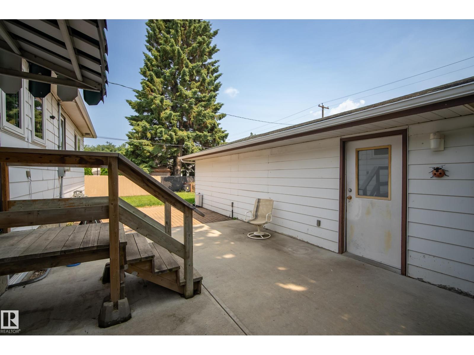 8419 77 ST NW - 35