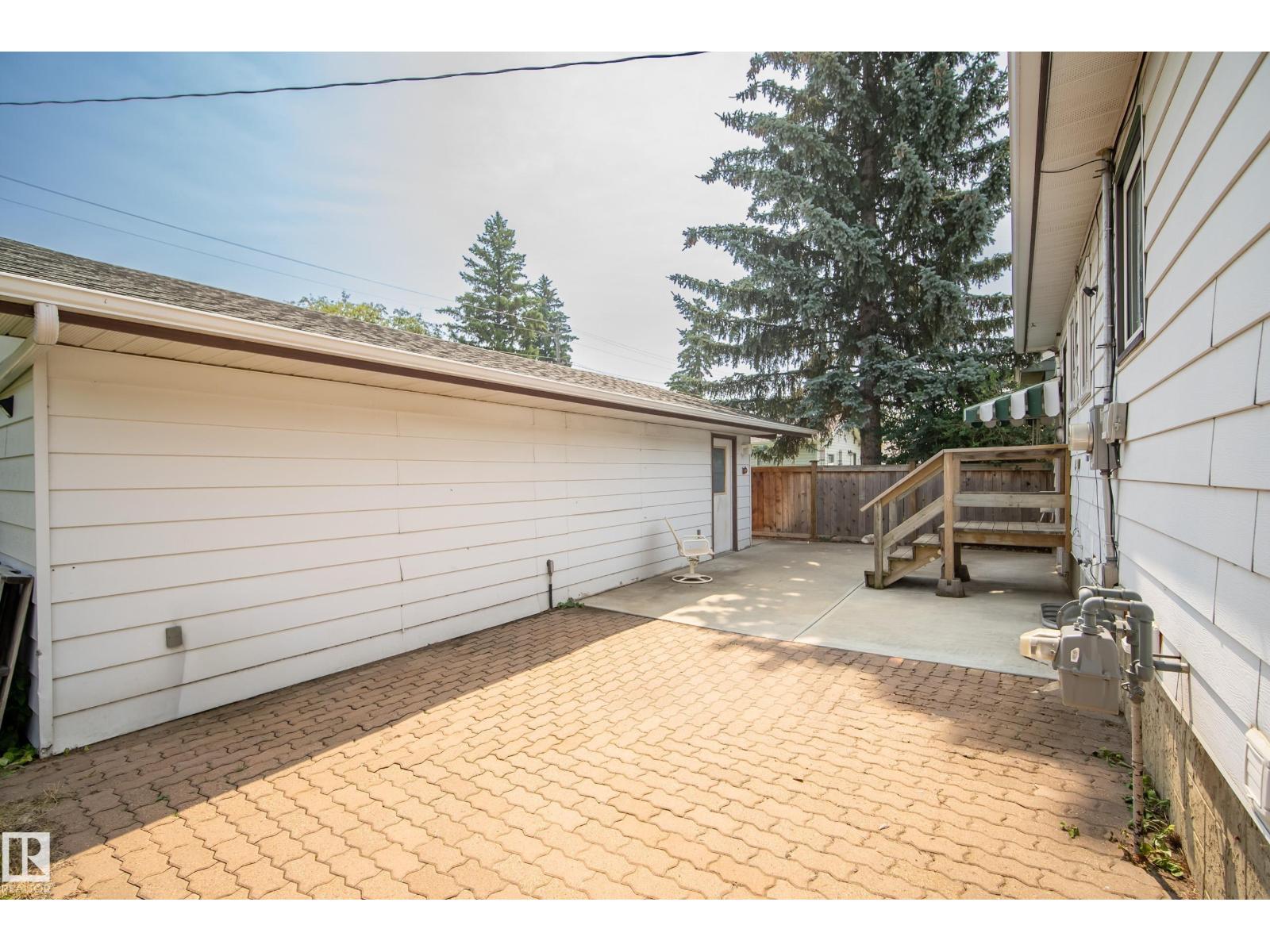 8419 77 ST NW - 36