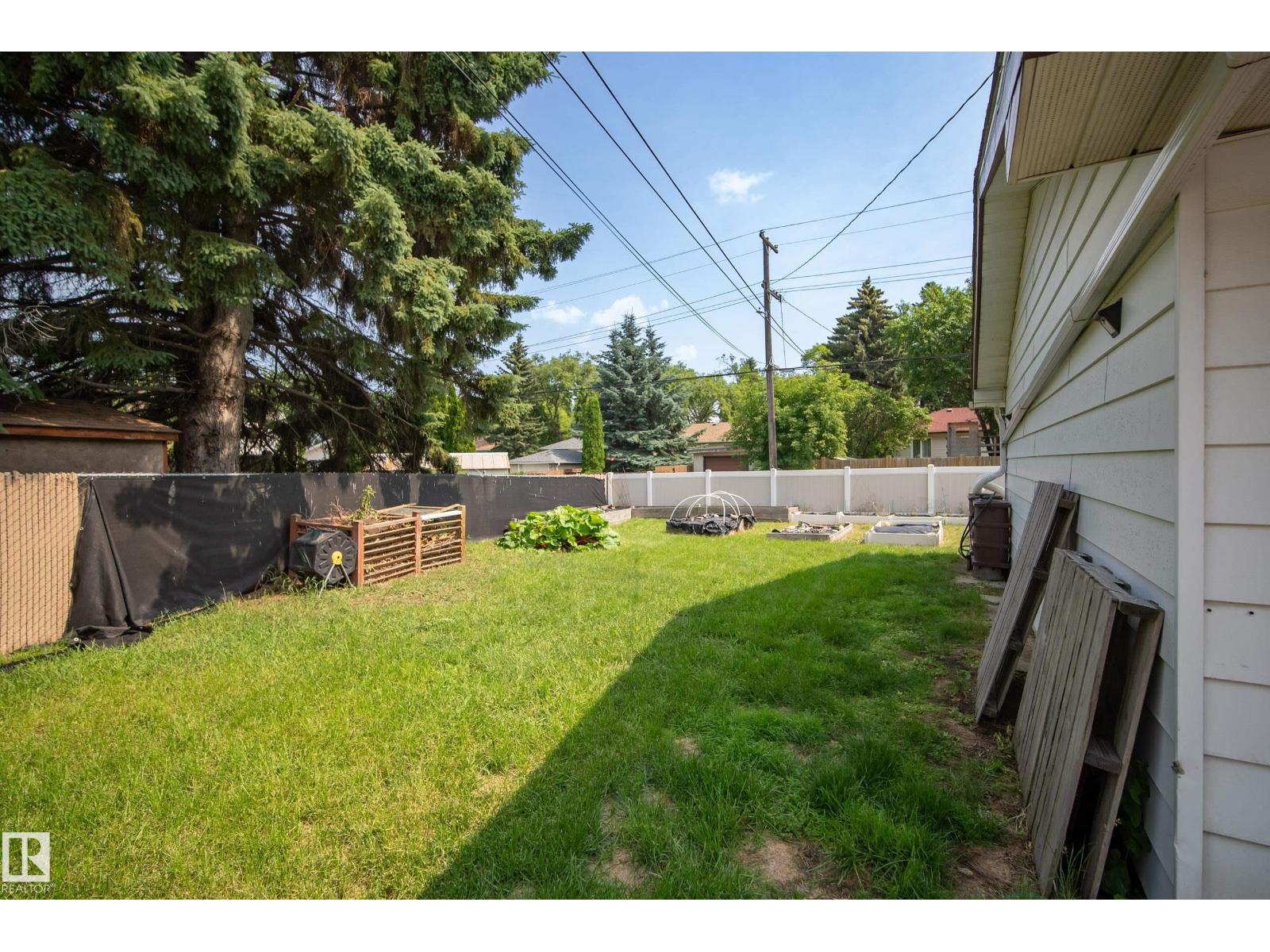 8419 77 ST NW - 37