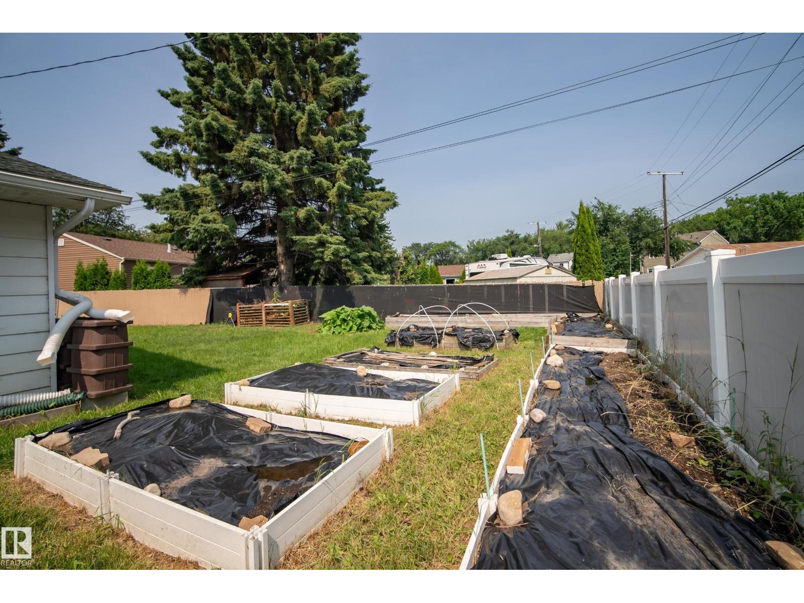 8419 77 ST NW - 38