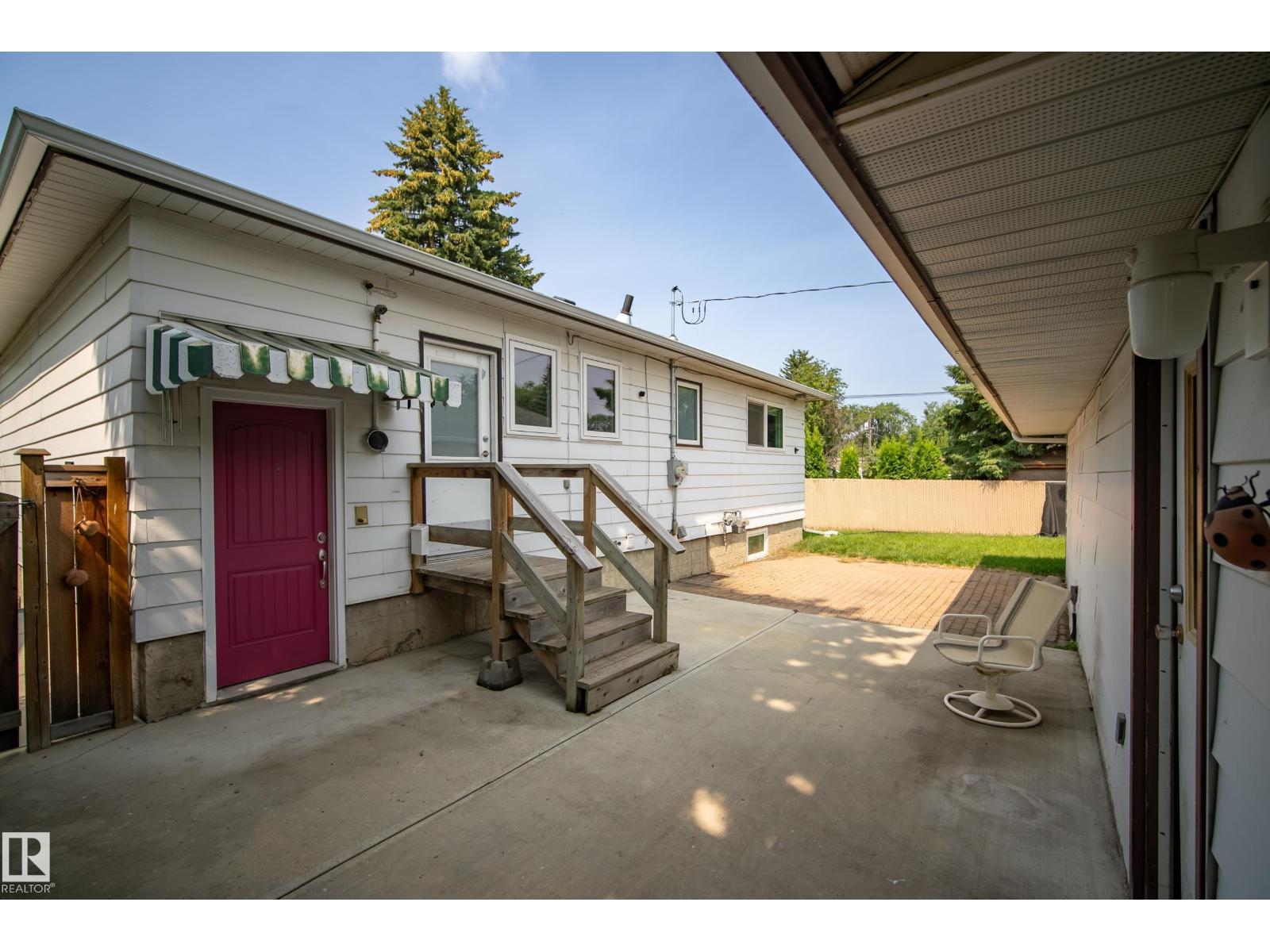 8419 77 ST NW - 41