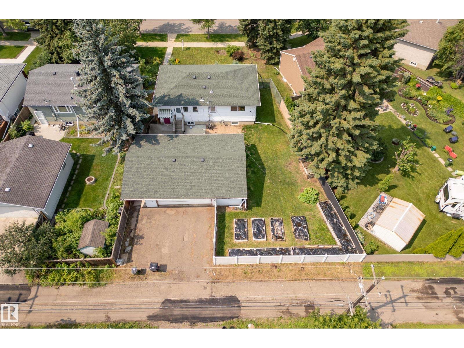 8419 77 ST NW - 42