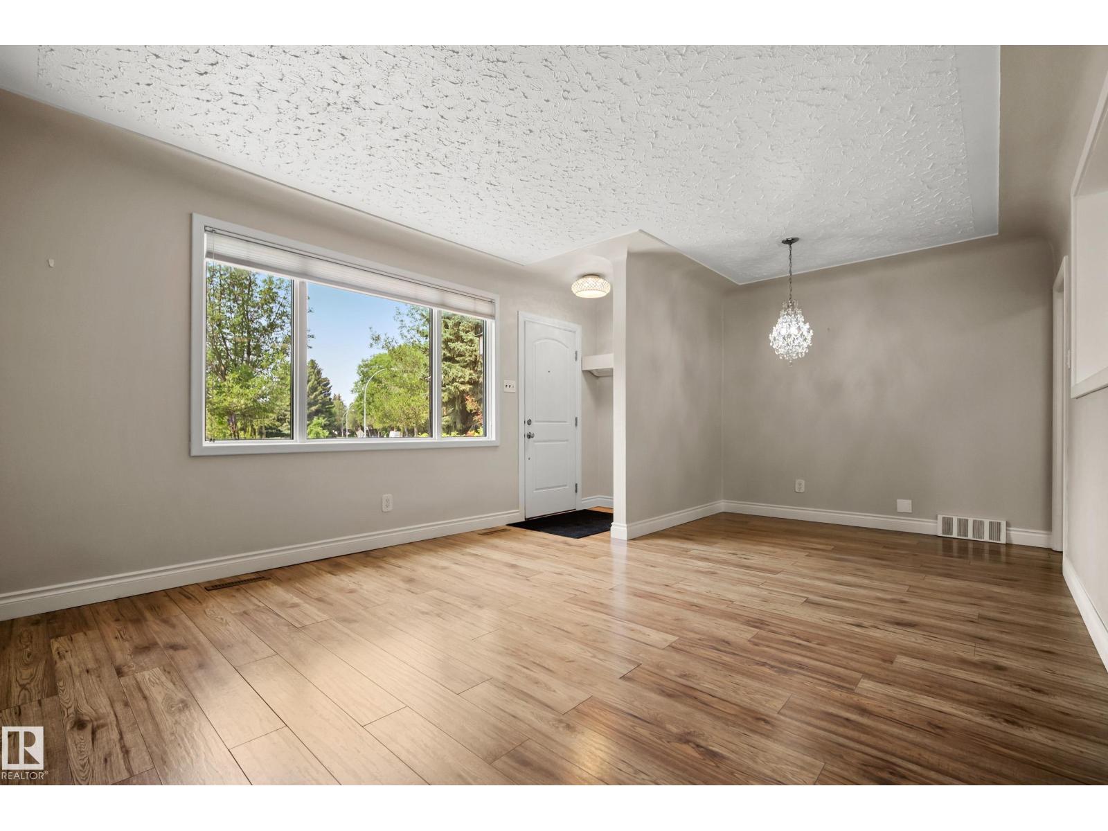 8419 77 ST NW - 6