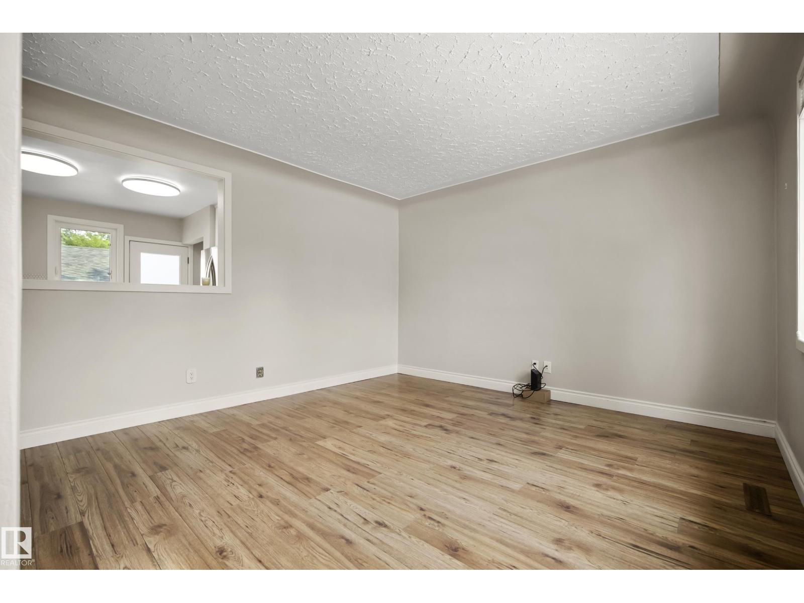 8419 77 ST NW - 7