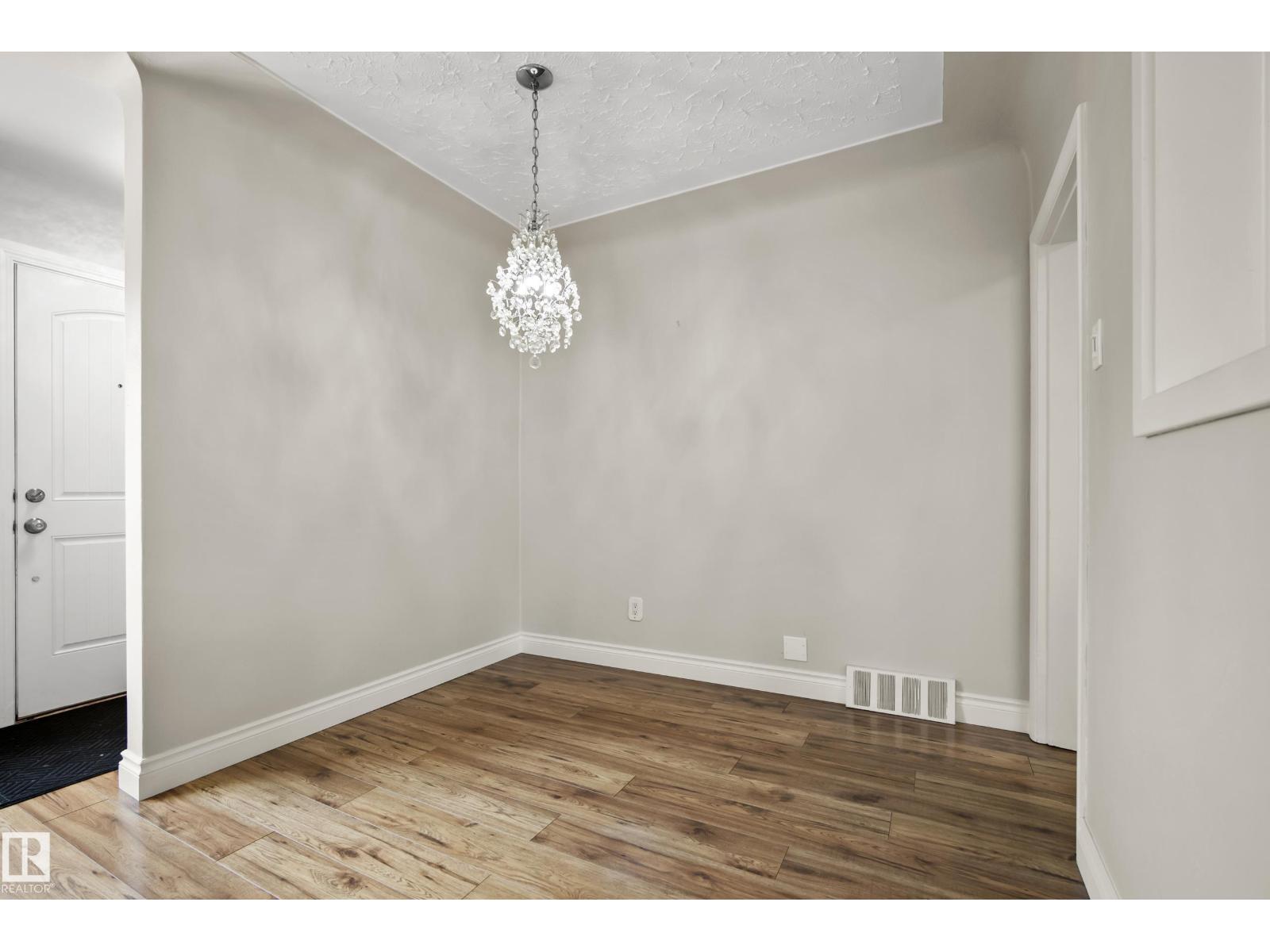8419 77 ST NW - 8