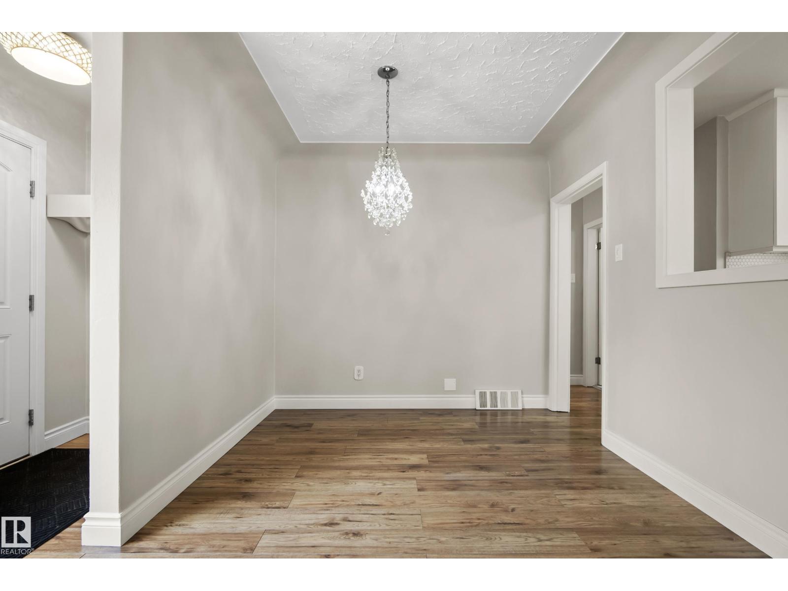 8419 77 ST NW - 9