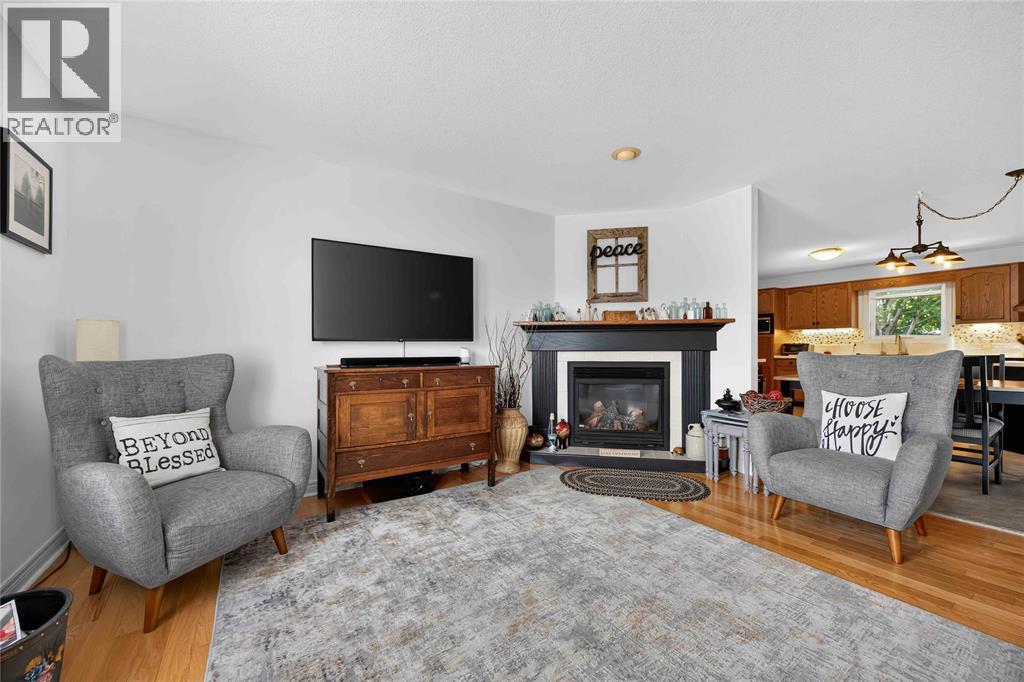 #367 5700 Blackwell Sideroad - 11
