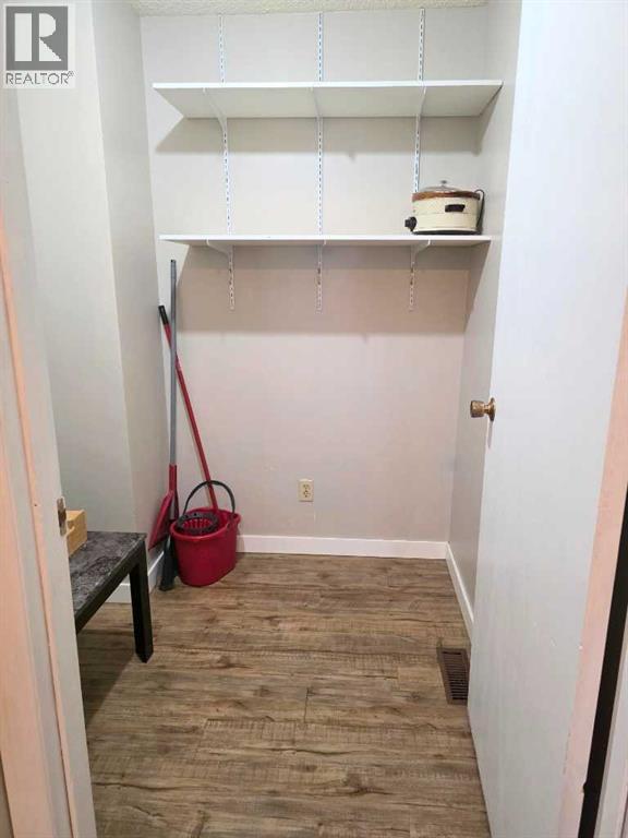 709 Hammond Drive S - 4