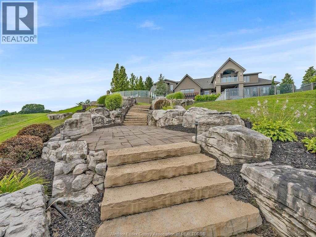 320 Seacliff DRIVE West - Image 12