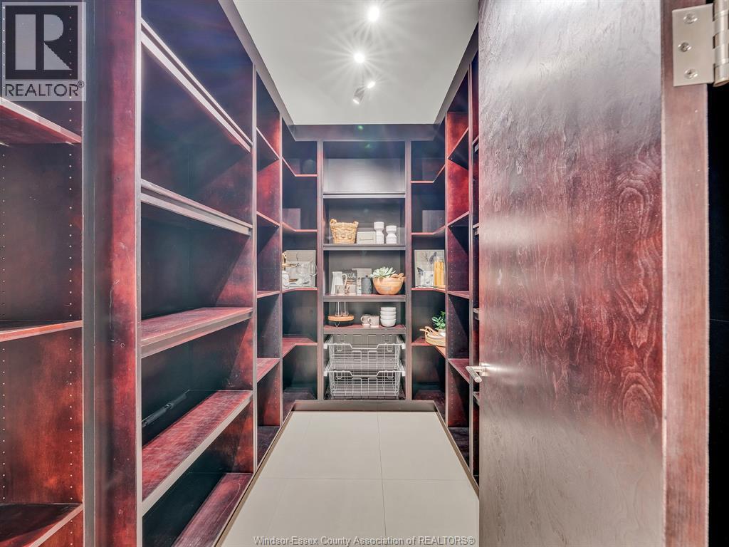 320 Seacliff DRIVE West - Image 22