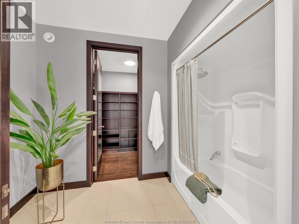 320 Seacliff DRIVE West - Image 28