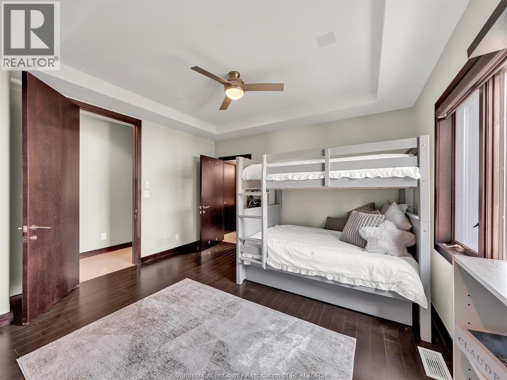 320 Seacliff DRIVE West - Image 29