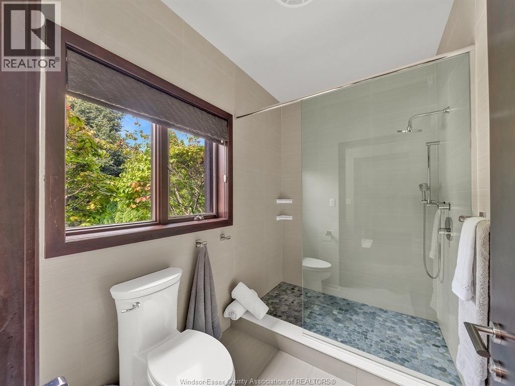 320 Seacliff DRIVE West - Image 31
