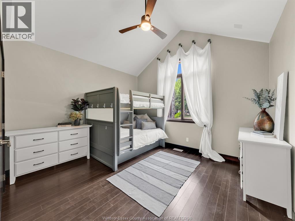 320 Seacliff DRIVE West - Image 32