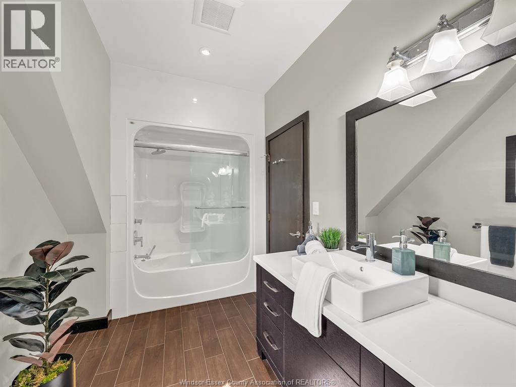 320 Seacliff DRIVE West - Image 36