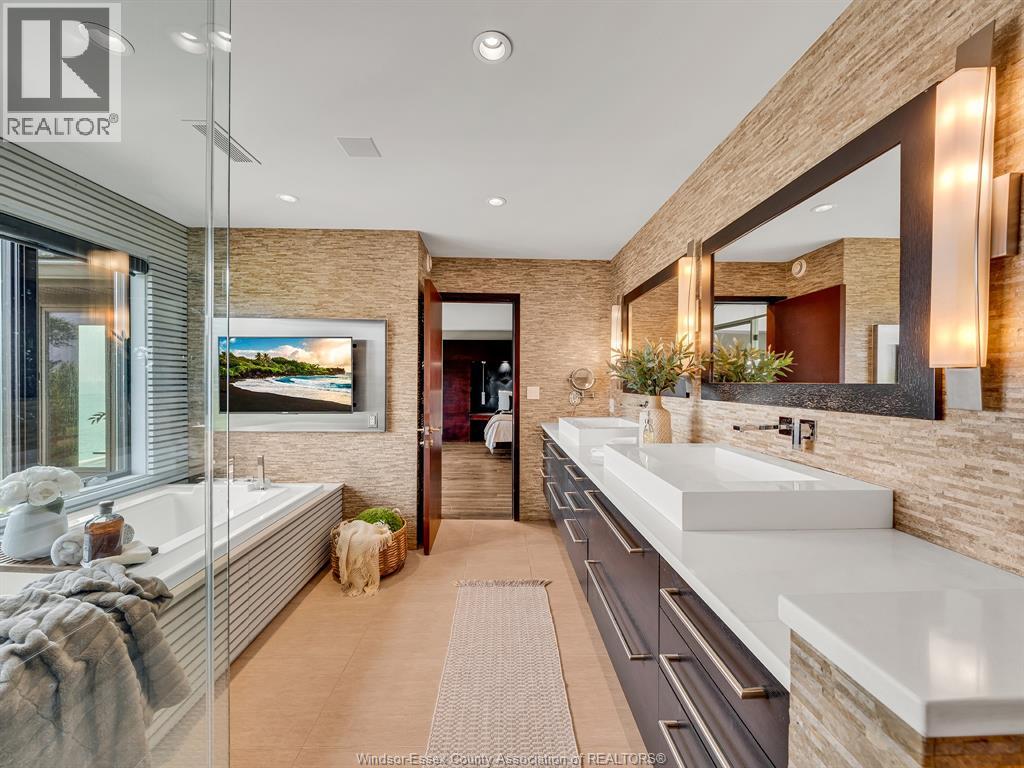320 Seacliff DRIVE West - Image 40
