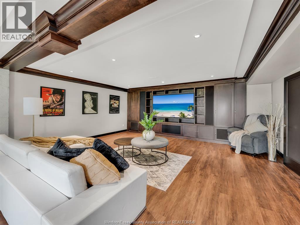 320 Seacliff DRIVE West - Image 44