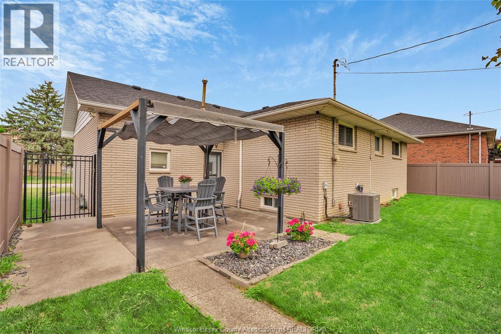 2171 WOODLAWN AVENUE - 26