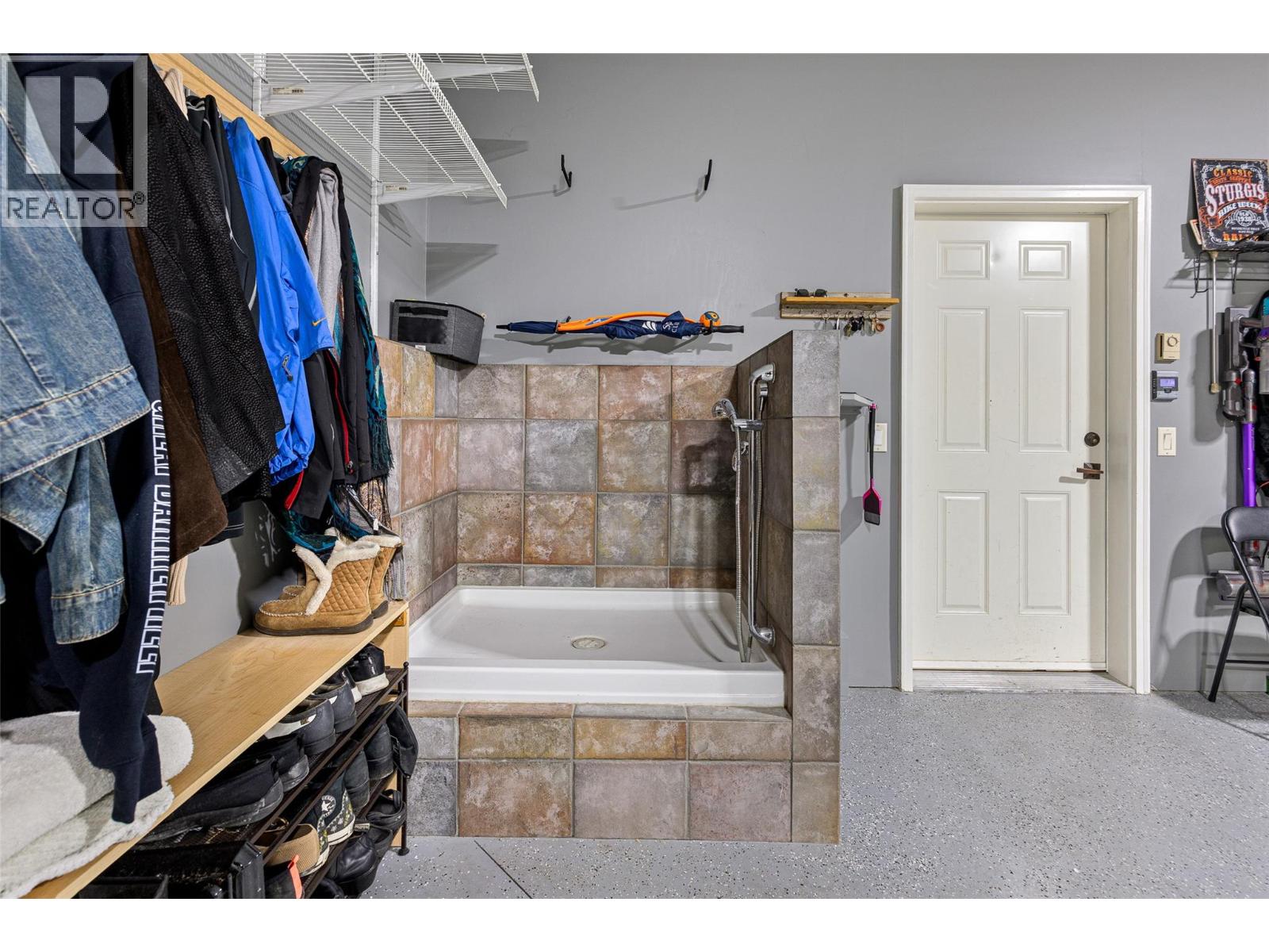  670 Devonian Avenue, Kelowna