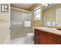 1731 Dar's Pl, Qualicum Beach, BC V9K2S3 Photo 25