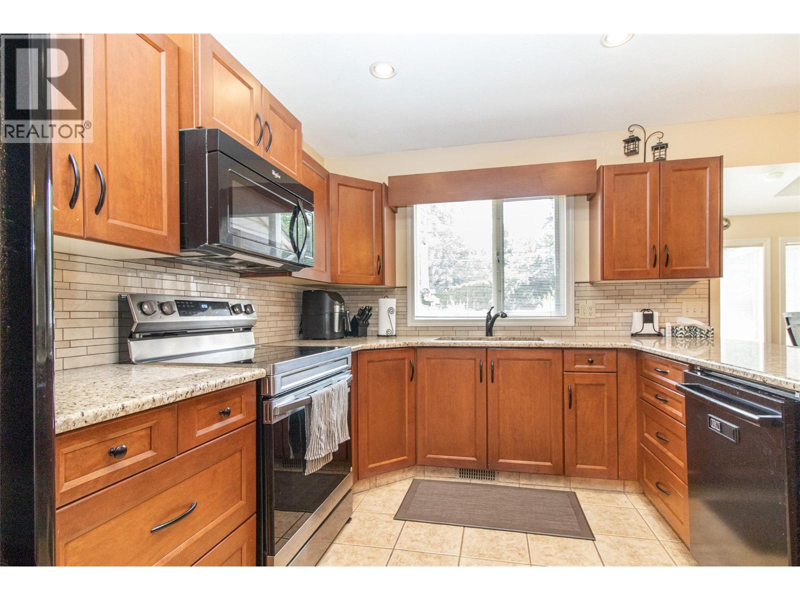 3855 Tillicum Court - 10