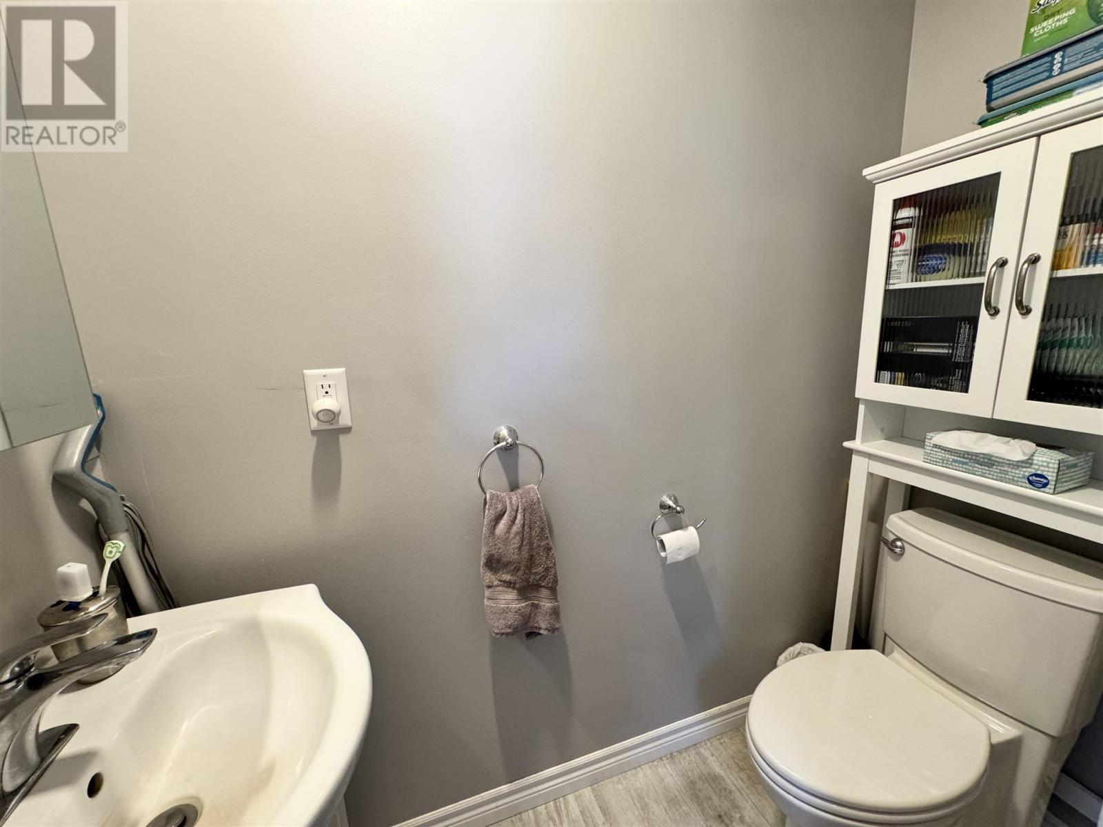 68 Lansdowne ST S - 13