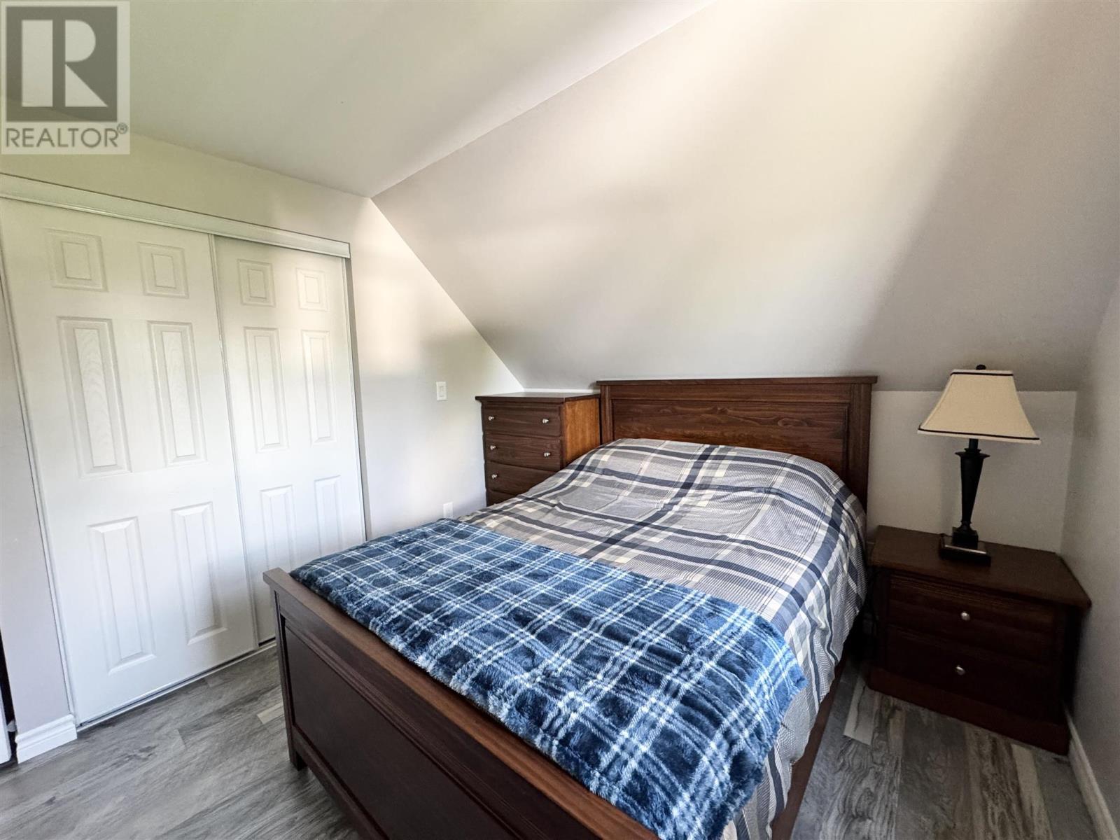 68 Lansdowne ST S - 18
