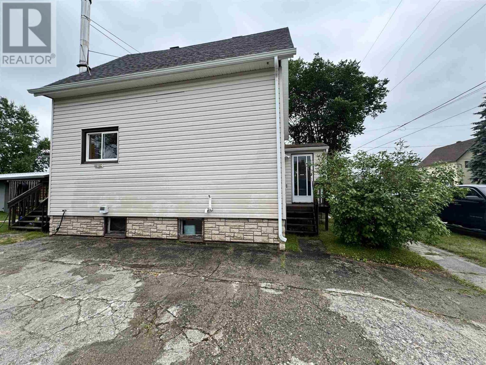 68 Lansdowne ST S - 35