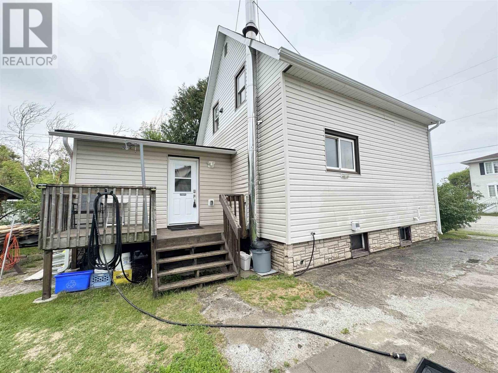 68 Lansdowne ST S - 33